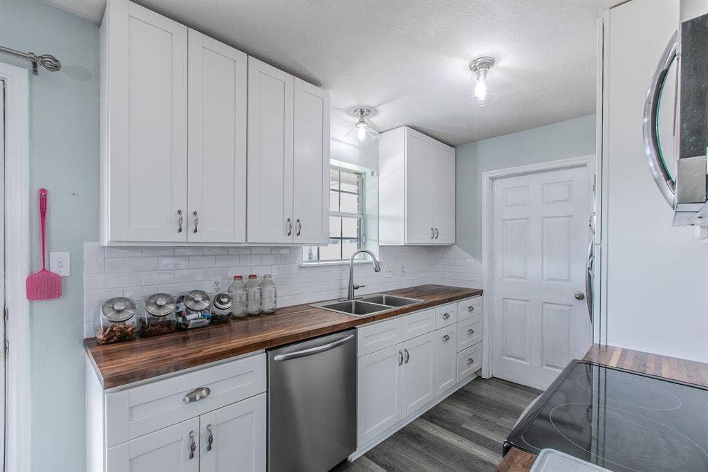 212 Broken Arrow Drive, Lacy Lakeview, TX 76705 212 Broken Arrow Drive, Lacy Lakeview, TX 76705