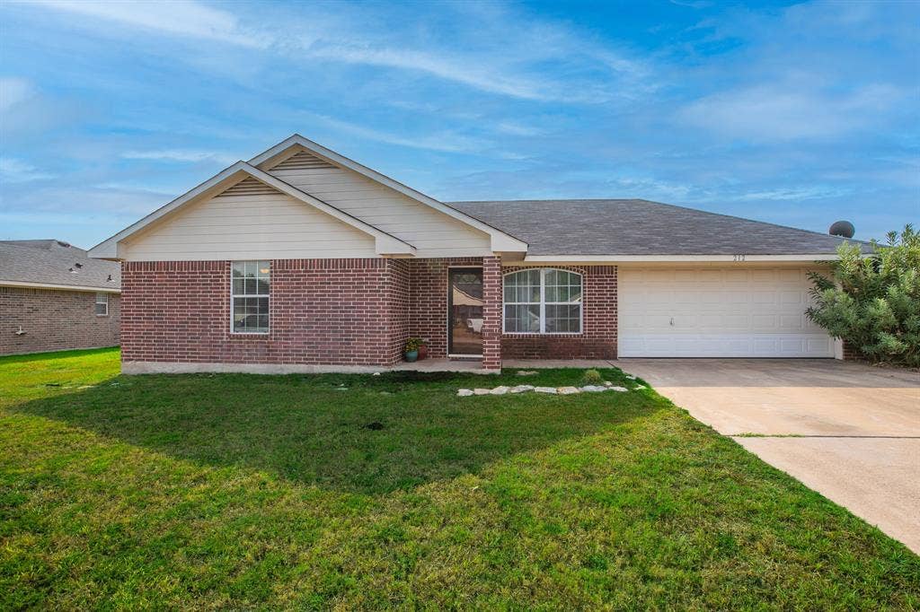 212 Broken Arrow Drive, Lacy Lakeview, TX 76705 212 Broken Arrow Drive, Lacy Lakeview, TX 76705