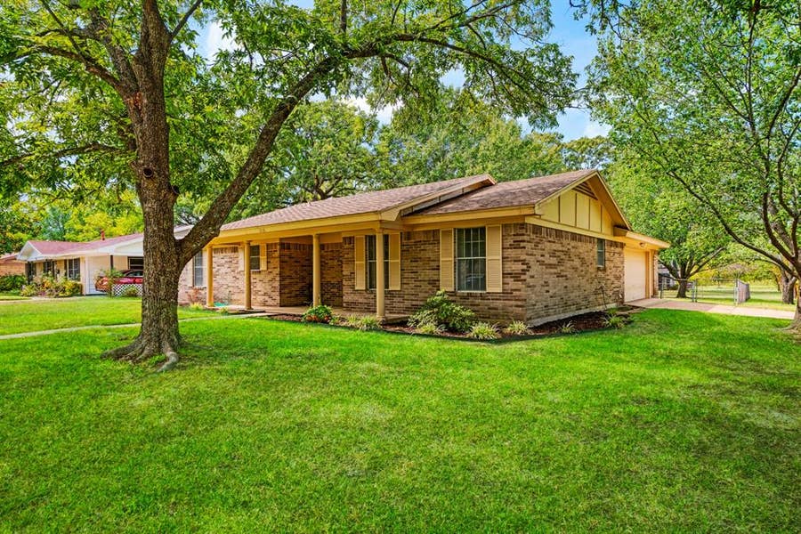 Property photo for 210 31st Street SW, Paris, TX