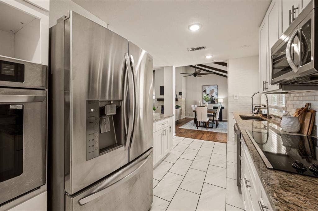 633 Lewis Drive, Hurst, TX 76054