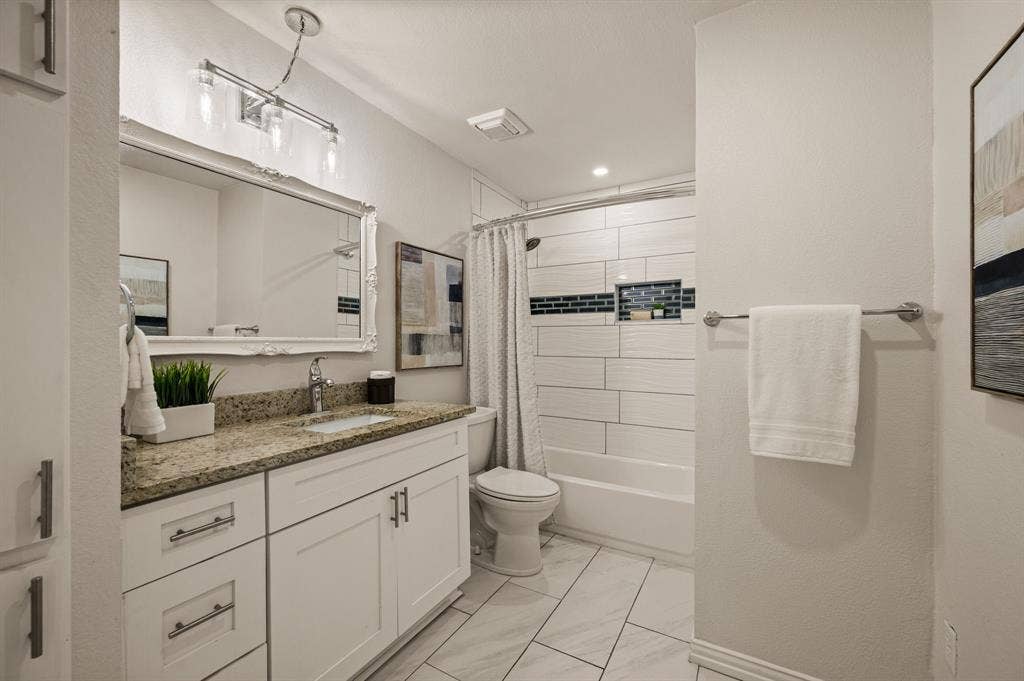 633 Lewis Drive, Hurst, TX 76054