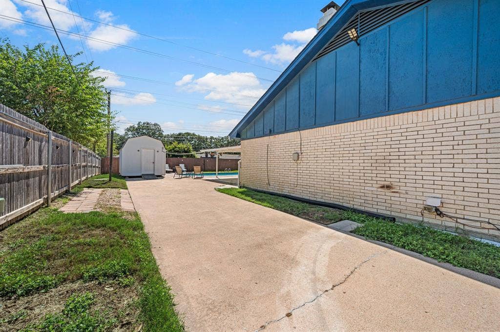 633 Lewis Drive, Hurst, TX 76054
