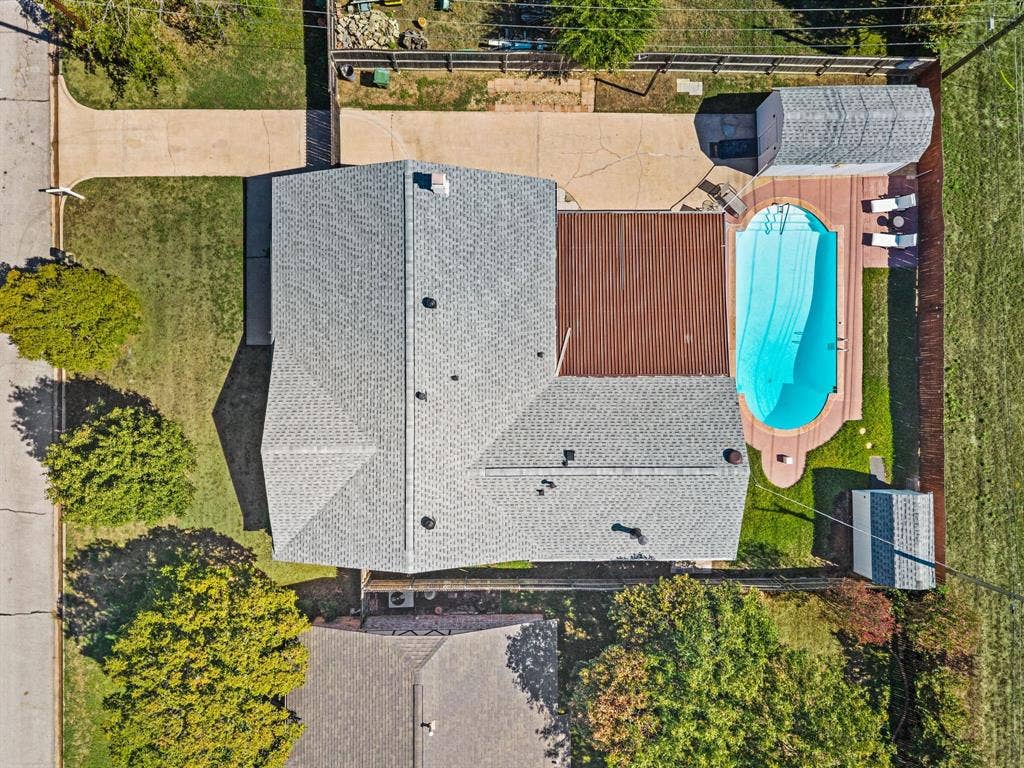 633 Lewis Drive, Hurst, TX 76054