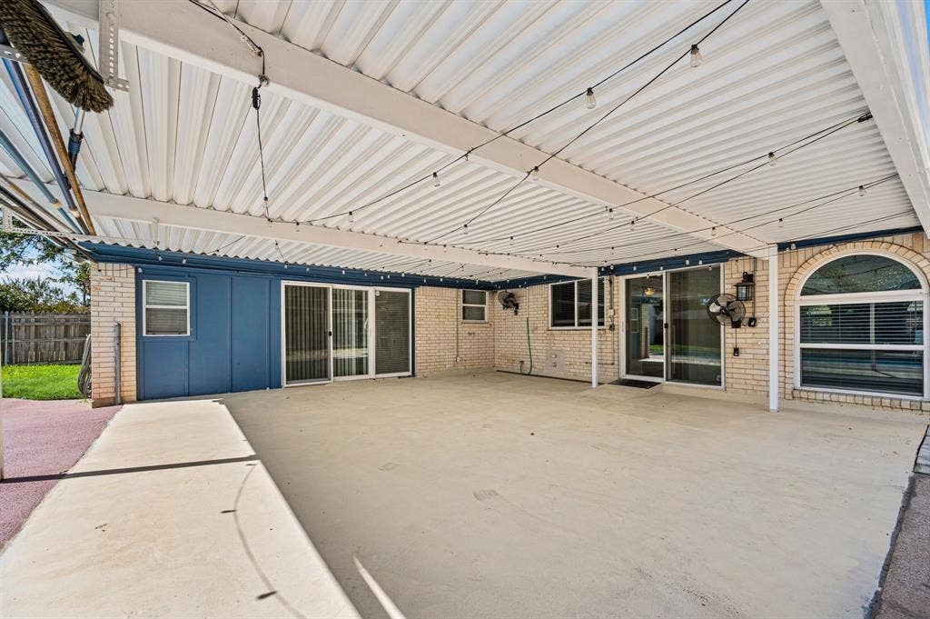 633 Lewis Drive, Hurst, TX 76054