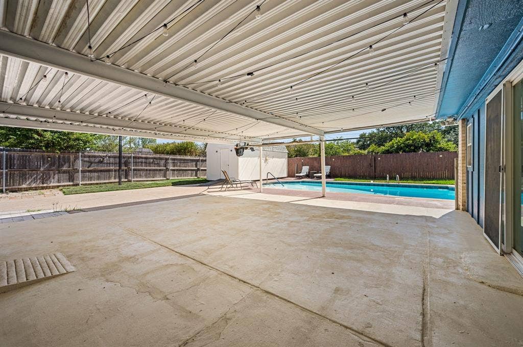 633 Lewis Drive, Hurst, TX 76054