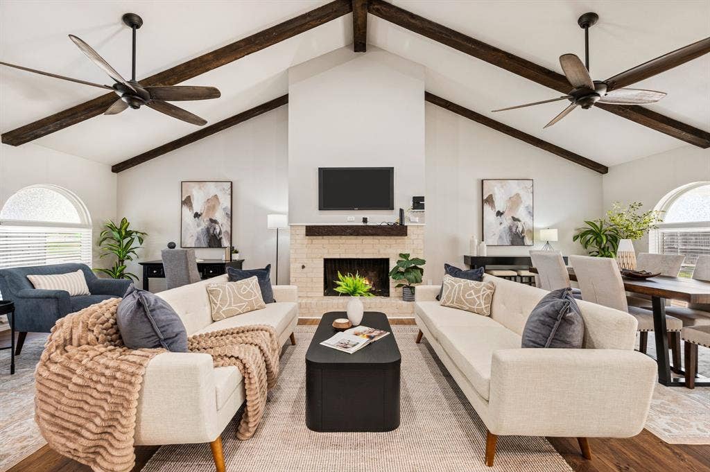 633 Lewis Drive, Hurst, TX 76054