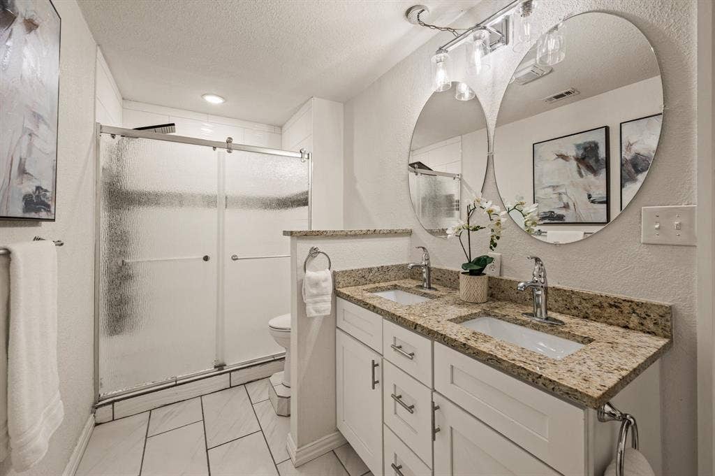633 Lewis Drive, Hurst, TX 76054