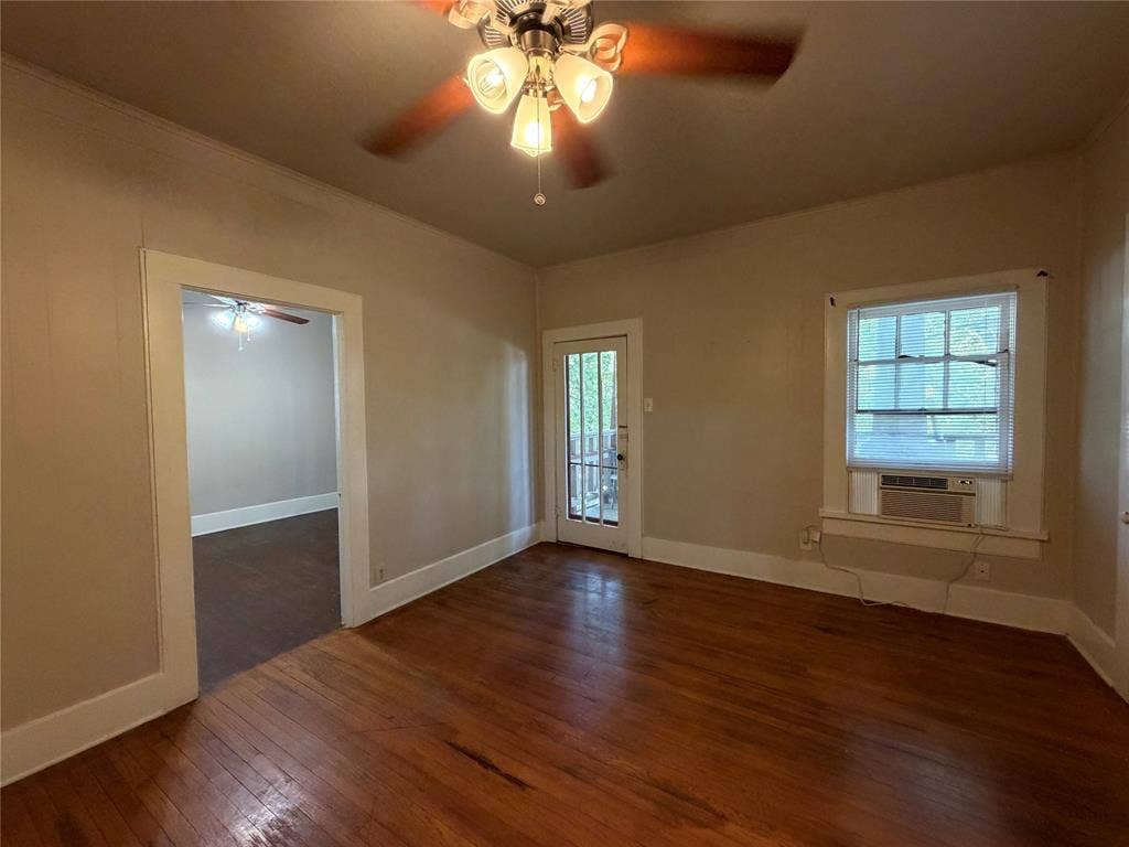 919 N Austin Street, Denton, TX 76201 919 N Austin Street, Denton, TX 76201