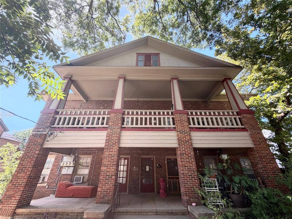 919 N Austin Street, Denton, TX 76201 919 N Austin Street, Denton, TX 76201