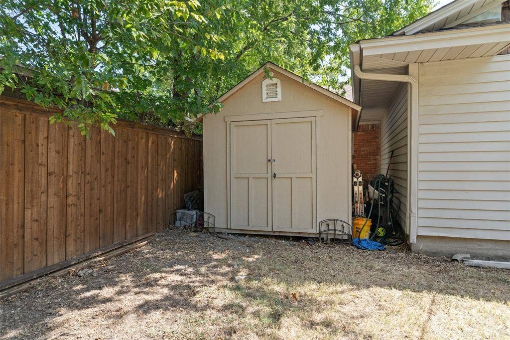 6759 E Mockingbird Lane, Dallas, TX 75214 6759 E Mockingbird Lane, Dallas, TX 75214