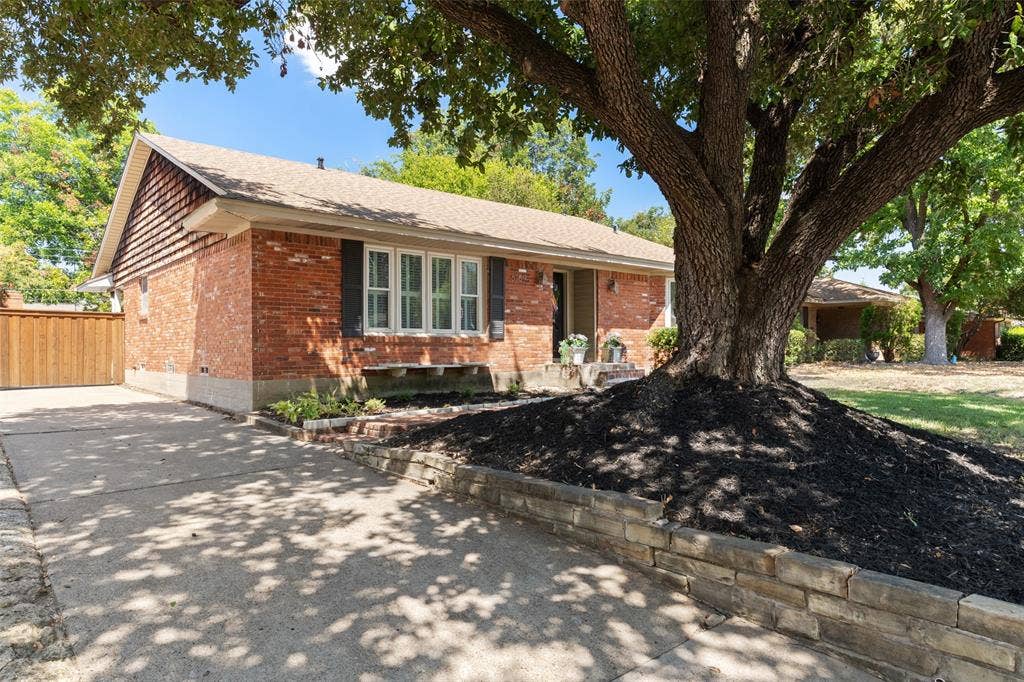 6759 E Mockingbird Lane, Dallas, TX 75214 6759 E Mockingbird Lane, Dallas, TX 75214
