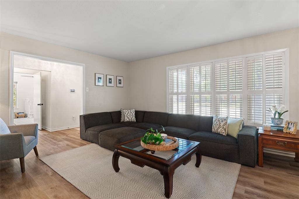 6759 E Mockingbird Lane, Dallas, TX 75214 6759 E Mockingbird Lane, Dallas, TX 75214