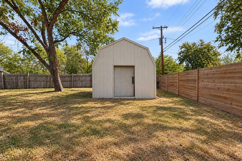 2822 Materhorn Drive, Dallas, TX 75228 2822 Materhorn Drive, Dallas, TX 75228
