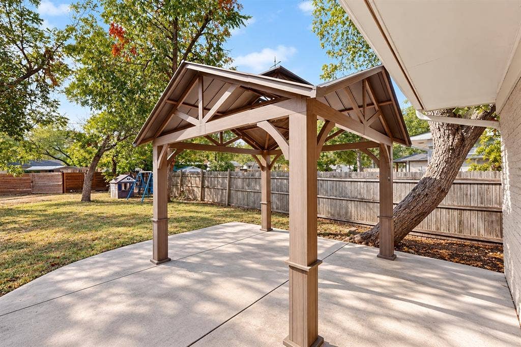 2822 Materhorn Drive, Dallas, TX 75228 2822 Materhorn Drive, Dallas, TX 75228
