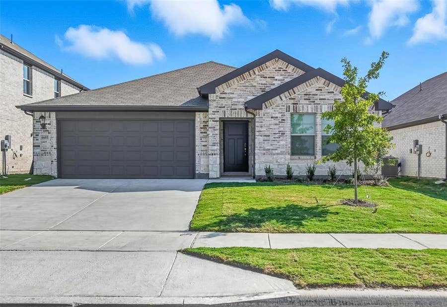 Property photo for 6605 Creek Edge Circle, Fort Worth, TX