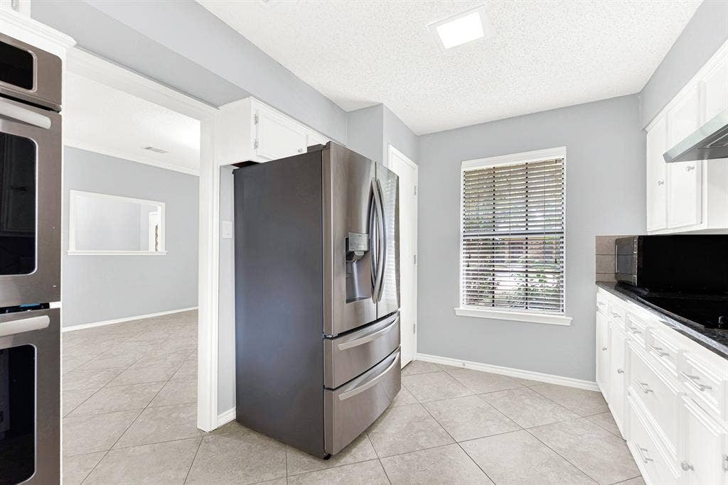 4109 WHIPPOORWILL Lane, Plano, TX 75093 Refrigerator leased with home!