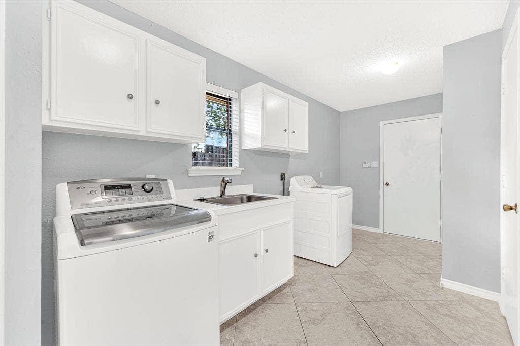4109 WHIPPOORWILL Lane, Plano, TX 75093 Washer and Dryer leased with home!