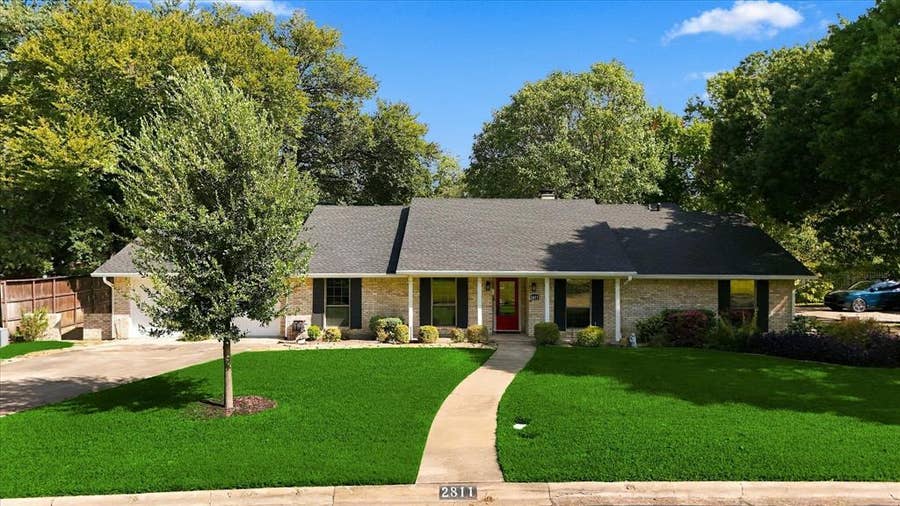 Property photo for 2811 Reedcroft Drive, Farmers Branch, TX