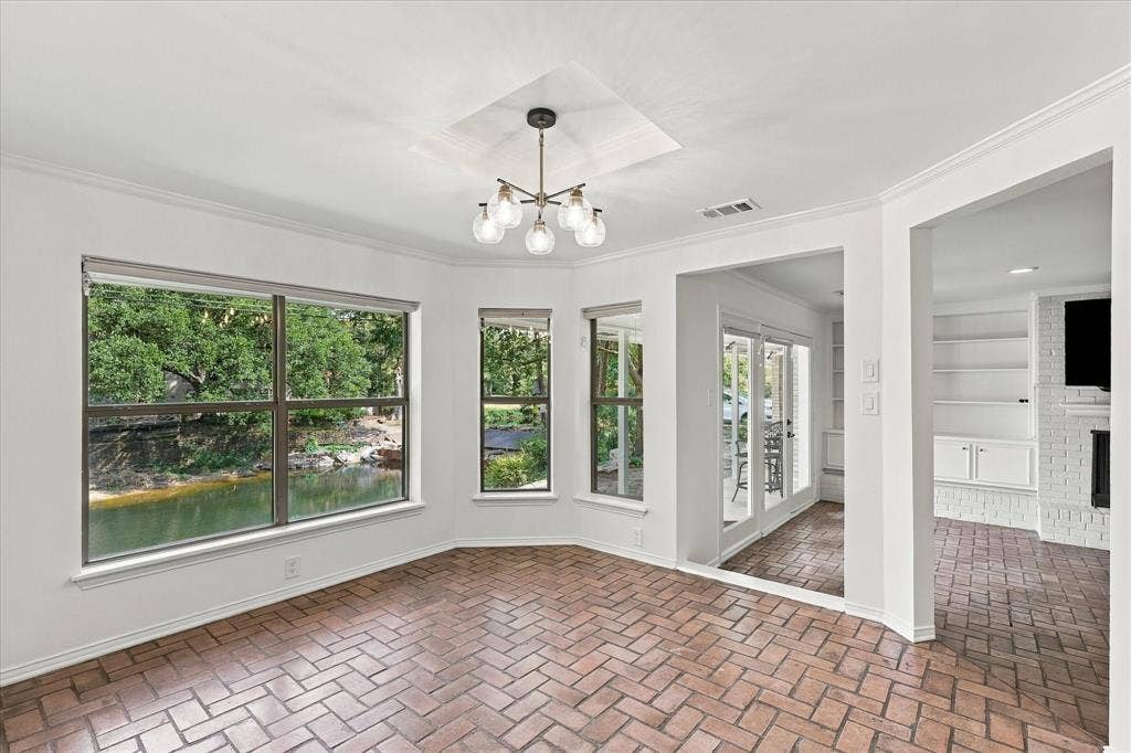 2811 Reedcroft Drive, Farmers Branch, TX 75234 Breakfast or Home Office, either way, it's a beautiful flex space overlooking the beautiful pond in the backyard. Morning coffee space no matter what it is...