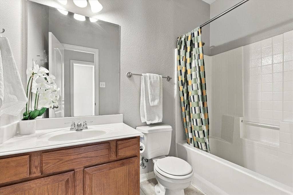 4018 Milan Drive, Irving, TX 75038 4018 Milan Drive, Irving, TX 75038