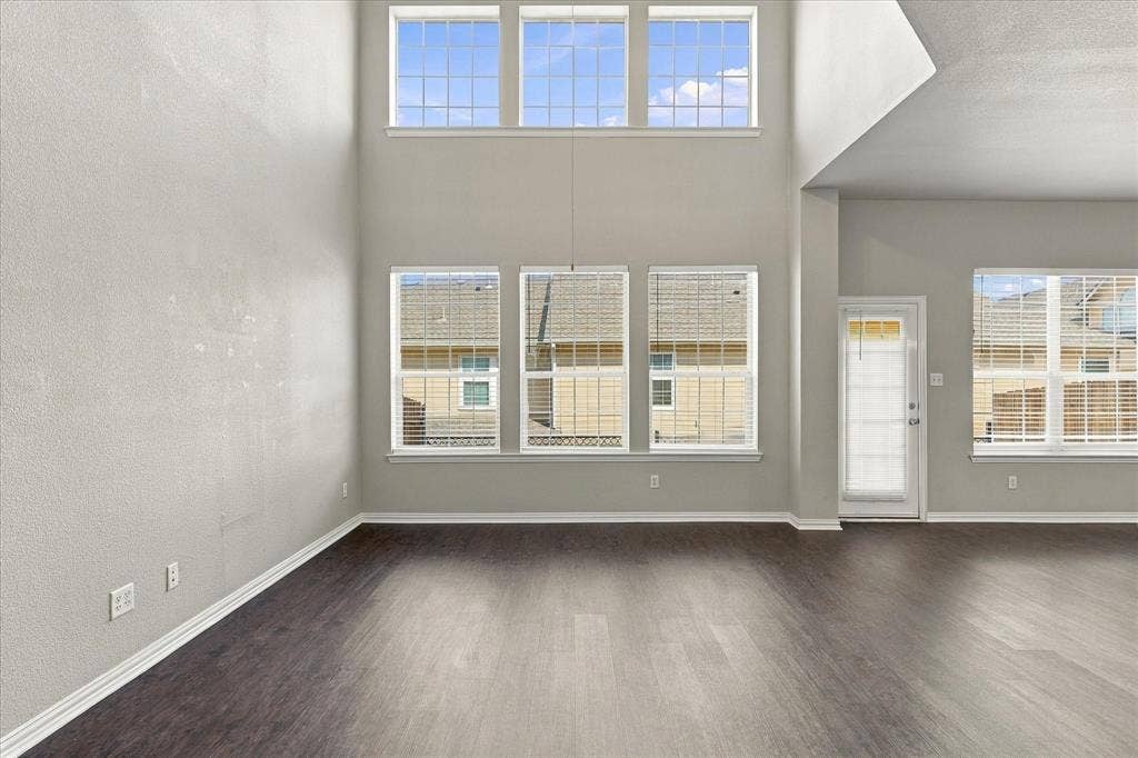 4018 Milan Drive, Irving, TX 75038 4018 Milan Drive, Irving, TX 75038
