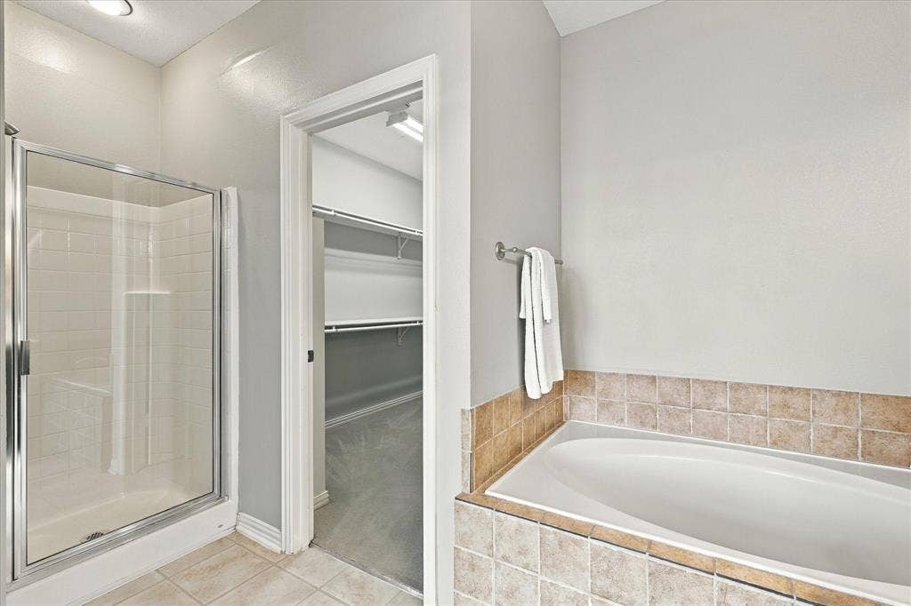 4018 Milan Drive, Irving, TX 75038 4018 Milan Drive, Irving, TX 75038