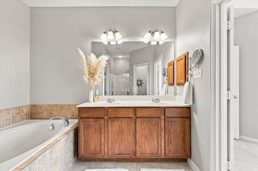 4018 Milan Drive, Irving, TX 75038 4018 Milan Drive, Irving, TX 75038