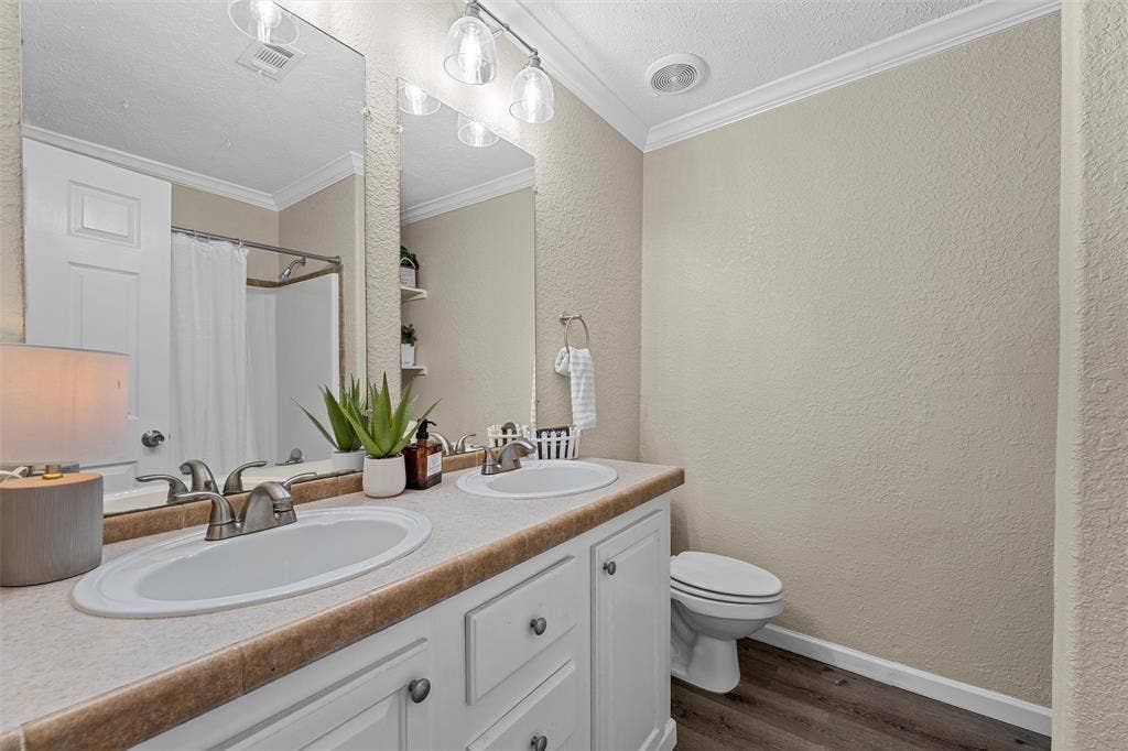 2220 S 2nd Street, Waco, TX 76706 2220 S 2nd Street, Waco, TX 76706