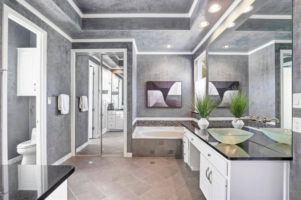 5872 Bridle Bend Court, Plano, TX 75093 Primary Bathroom.