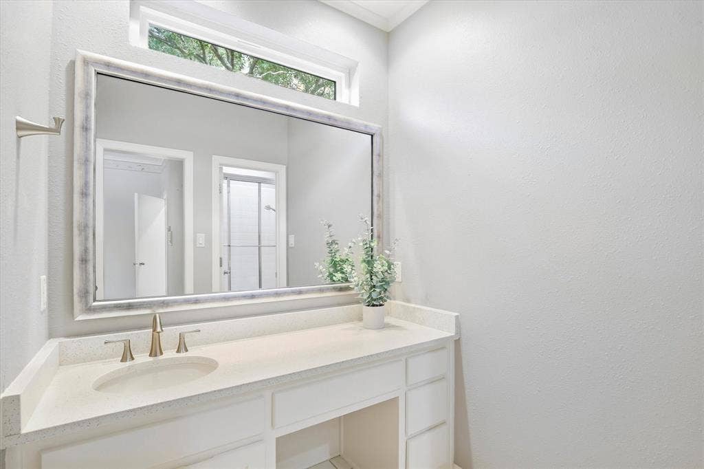 5872 Bridle Bend Court, Plano, TX 75093 Ensuite Bathroom