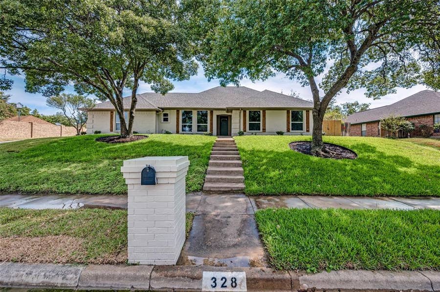 Property photo for 328 Sexton Lane, Benbrook, TX