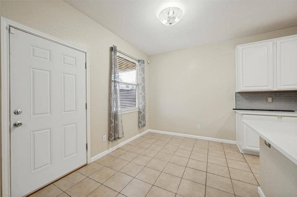 814 White Dove Drive, Arlington, TX 76017