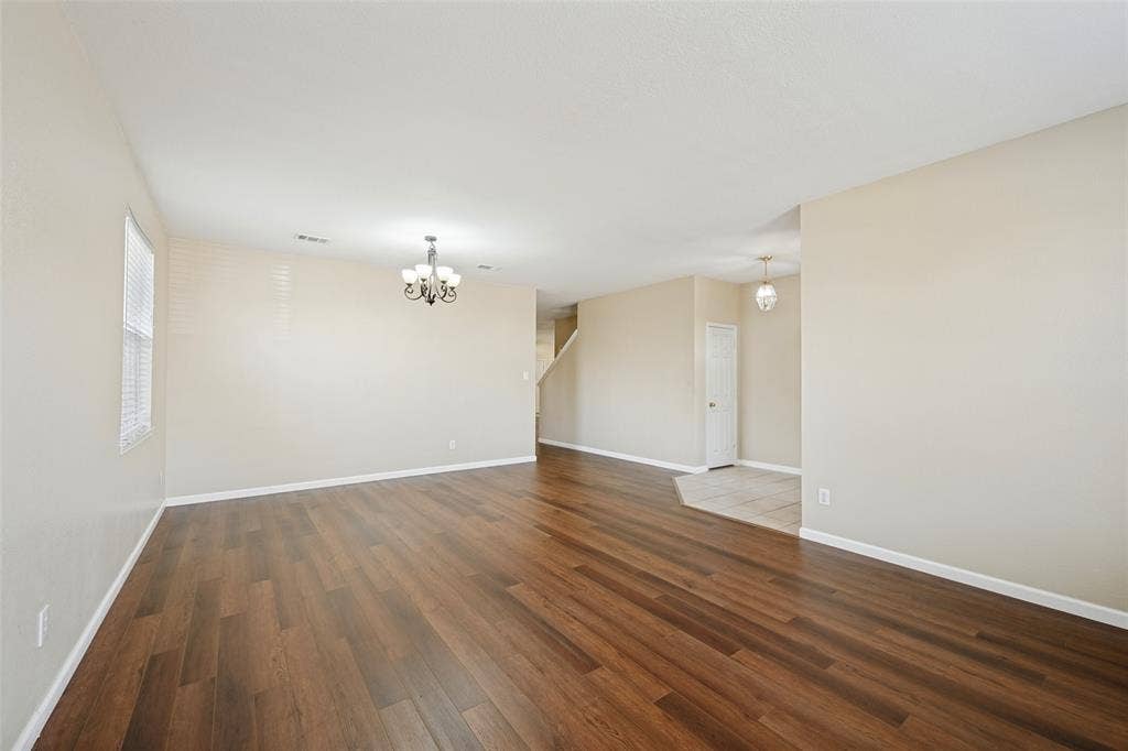 814 White Dove Drive, Arlington, TX 76017