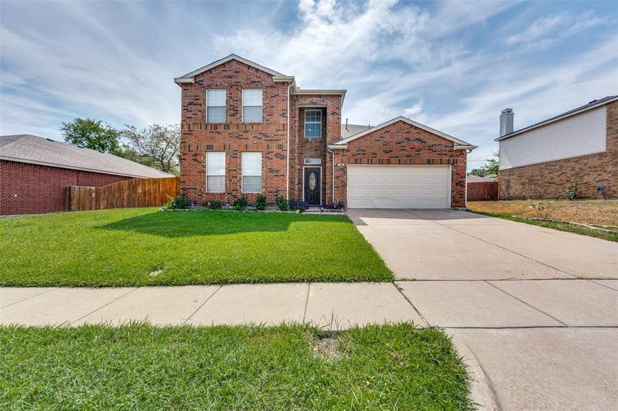 Property photo for 814 White Dove Drive, Arlington, TX