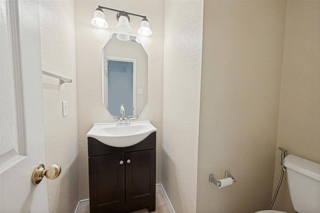 814 White Dove Drive, Arlington, TX 76017