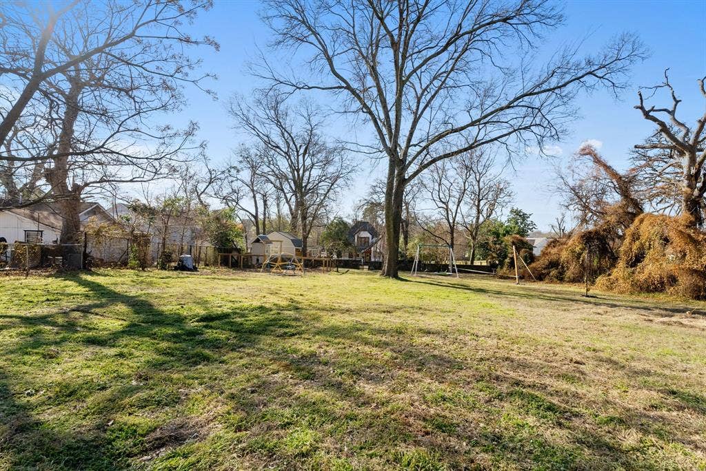 911 W Houston, Tyler, TX 75702
