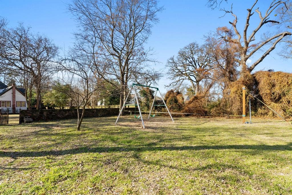 911 W Houston, Tyler, TX 75702