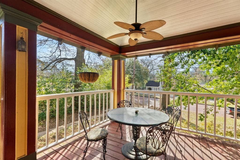 911 W Houston, Tyler, TX 75702