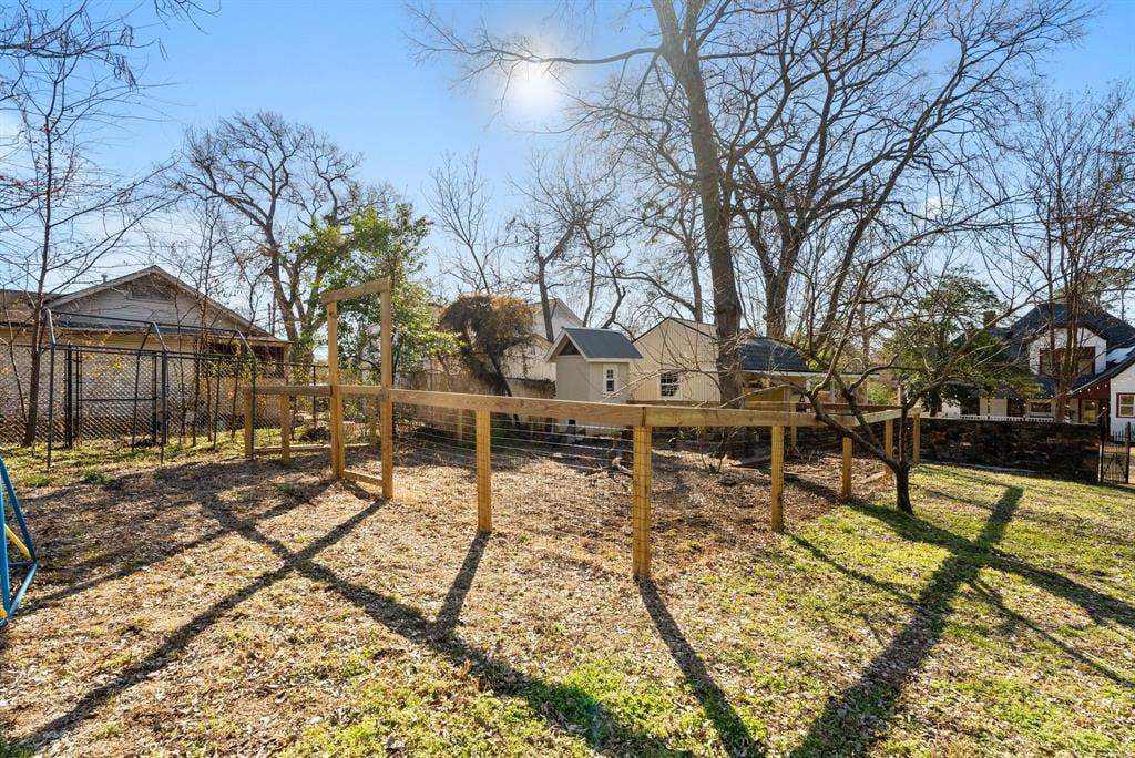 911 W Houston, Tyler, TX 75702