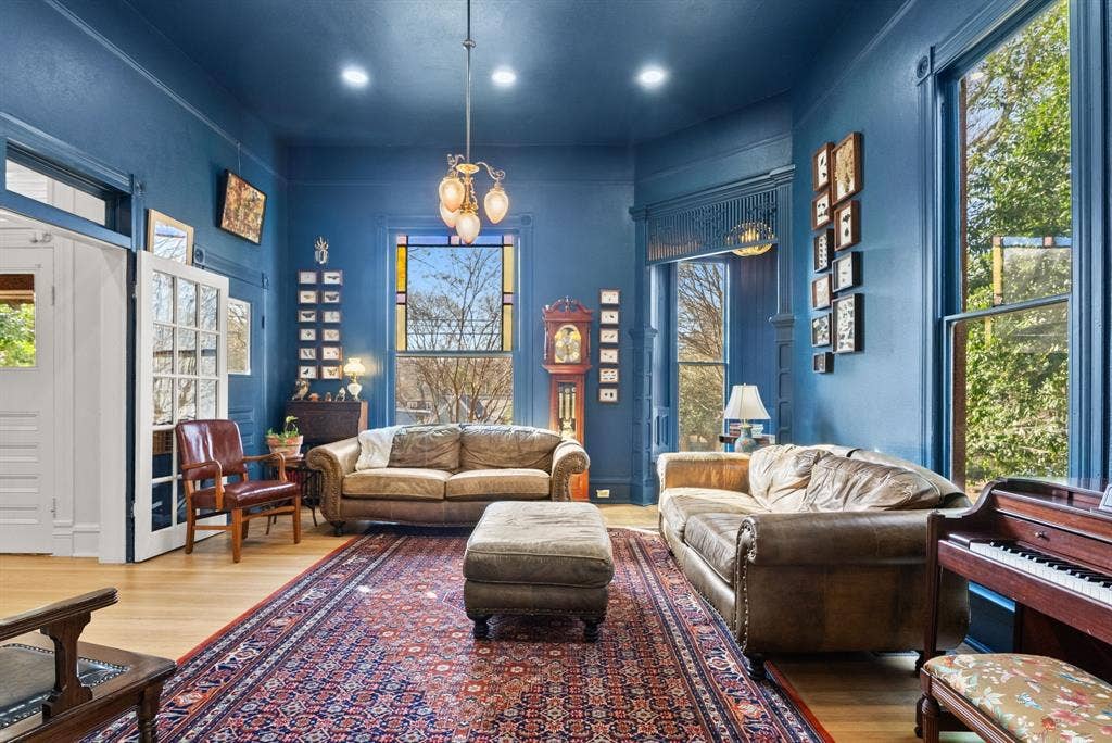 911 W Houston, Tyler, TX 75702