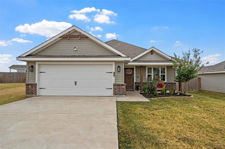 Property photo for 103 Olivia Street, Hillsboro, TX