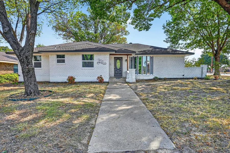 Property photo for 906 Pinedale Lane, Dallas, TX