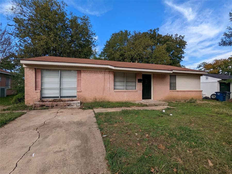 Property photo for 3827 Black Oak Drive, Dallas, TX