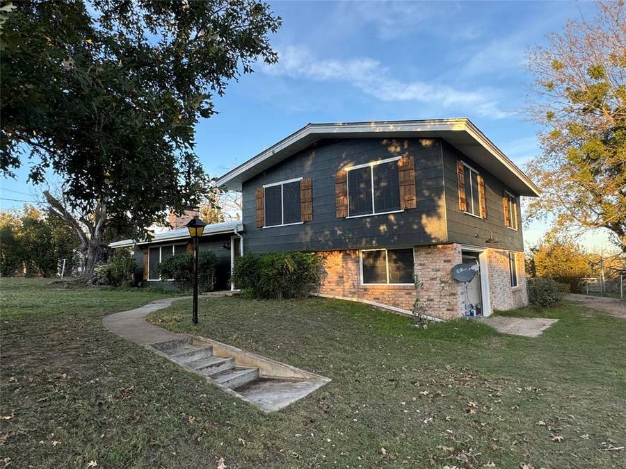 Property photo for 915 Old stephenville road, Hico, TX