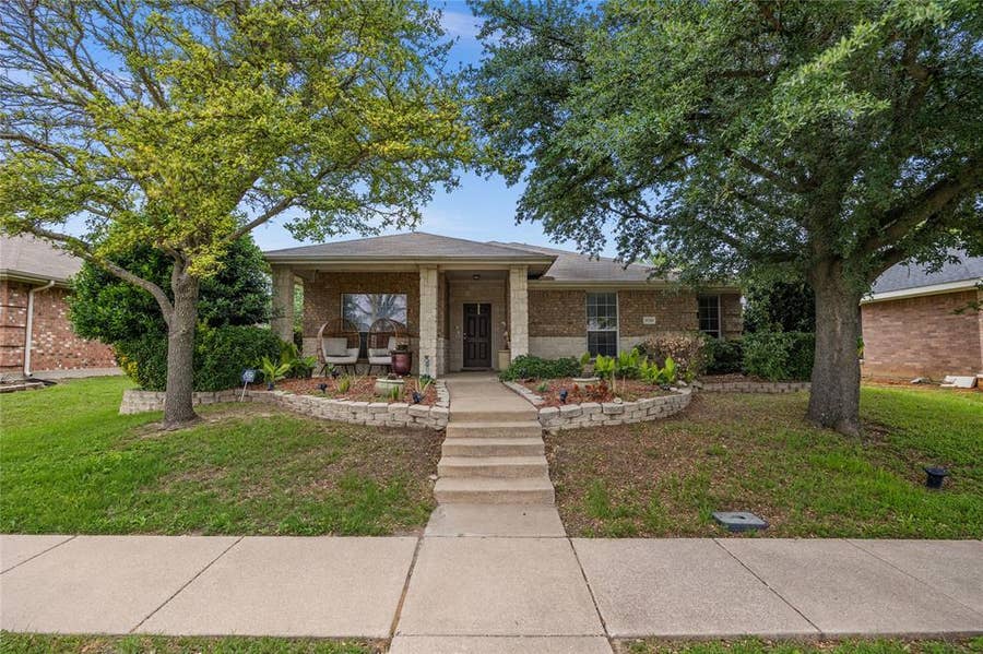 Property photo for 1707 W Venus Drive, Lancaster, TX