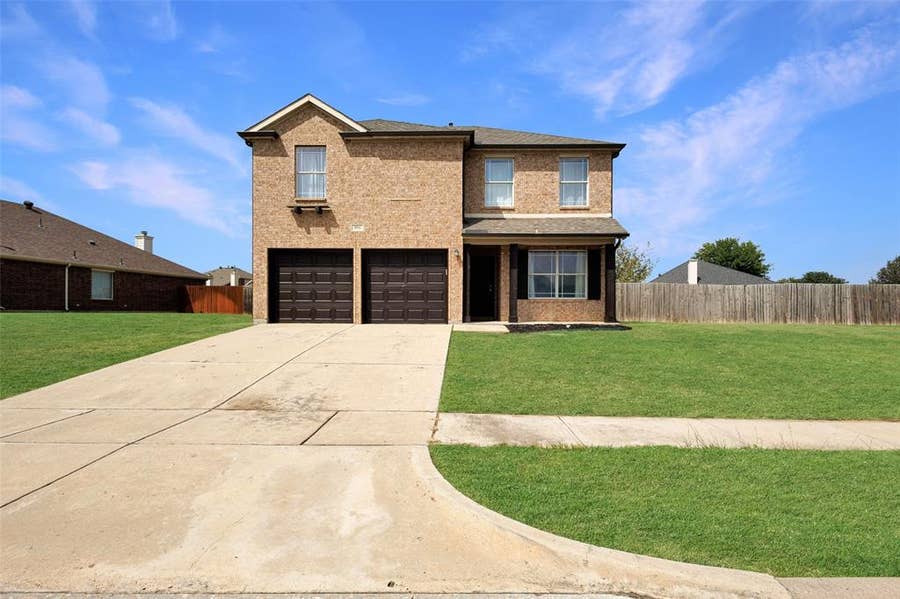 Property photo for 951 Zachary Drive, Arlington, TX