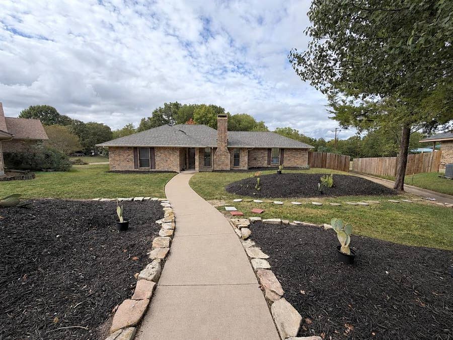 Property photo for 219 N Beltwoods Drive, DeSoto, TX