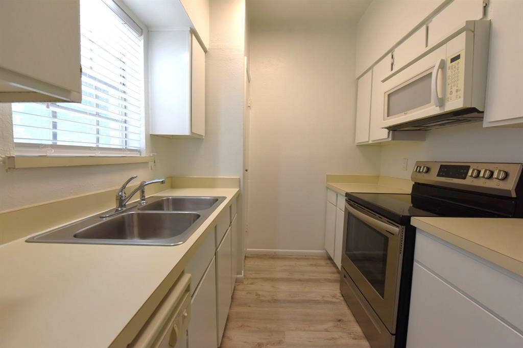 2727 Shelby Avenue, #M, Dallas, TX 75219 2727 Shelby Avenue, #M, Dallas, TX 75219