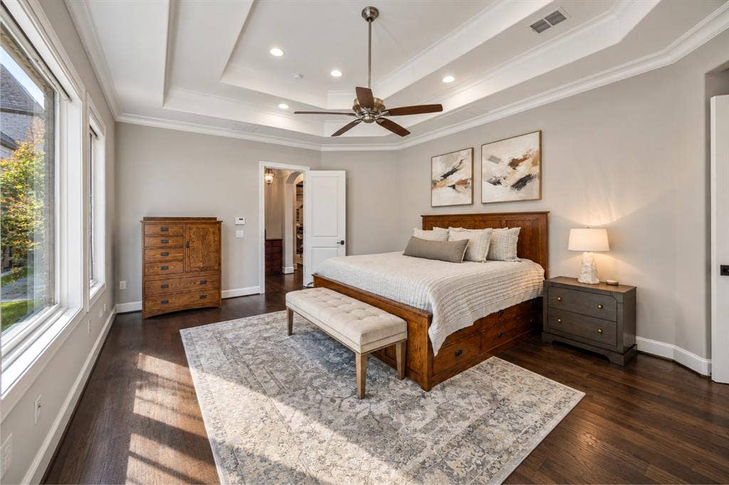 6816 Cousteau Court, Plano, TX 75024 Tray ceiling with recessed lighting and crown molding