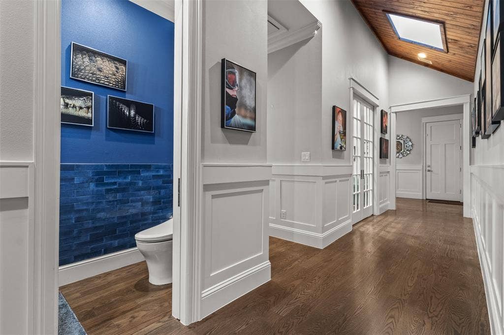 9030 Eustis Avenue, Dallas, TX 75218 Half Bathroom